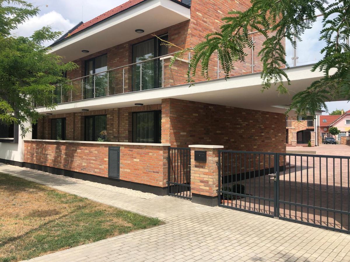 Castellum Apartmanház Gyula Exterior foto