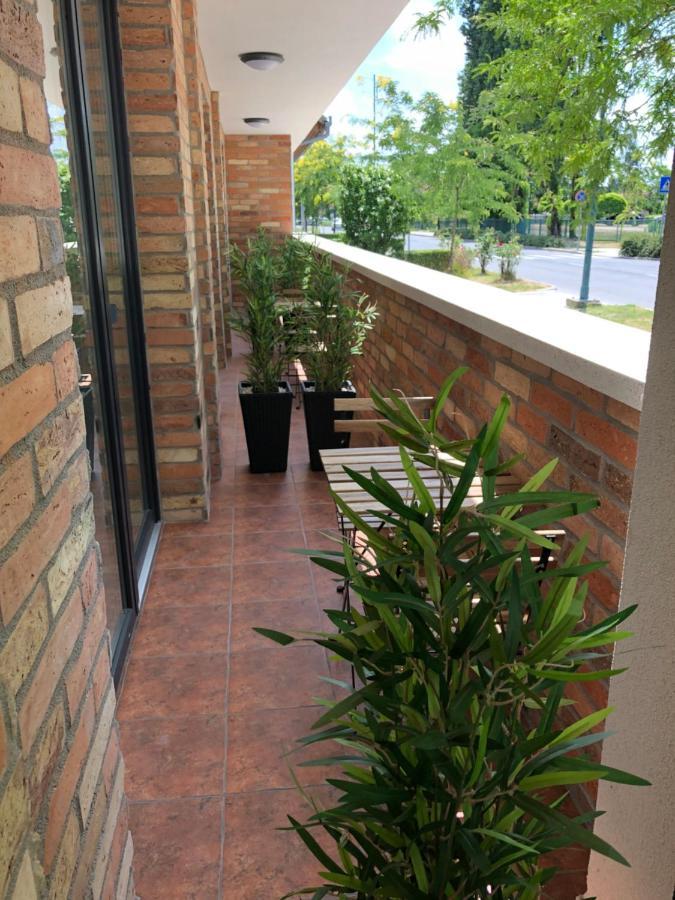 Castellum Apartmanház Gyula Exterior foto