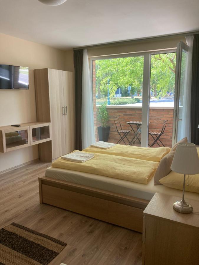 Castellum Apartmanház Gyula Exterior foto