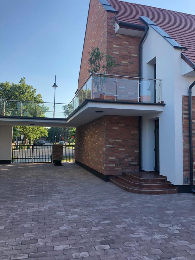 Castellum Apartmanház Gyula Exterior foto