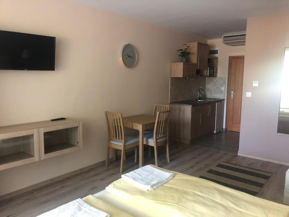 Castellum Apartmanház Gyula Exterior foto