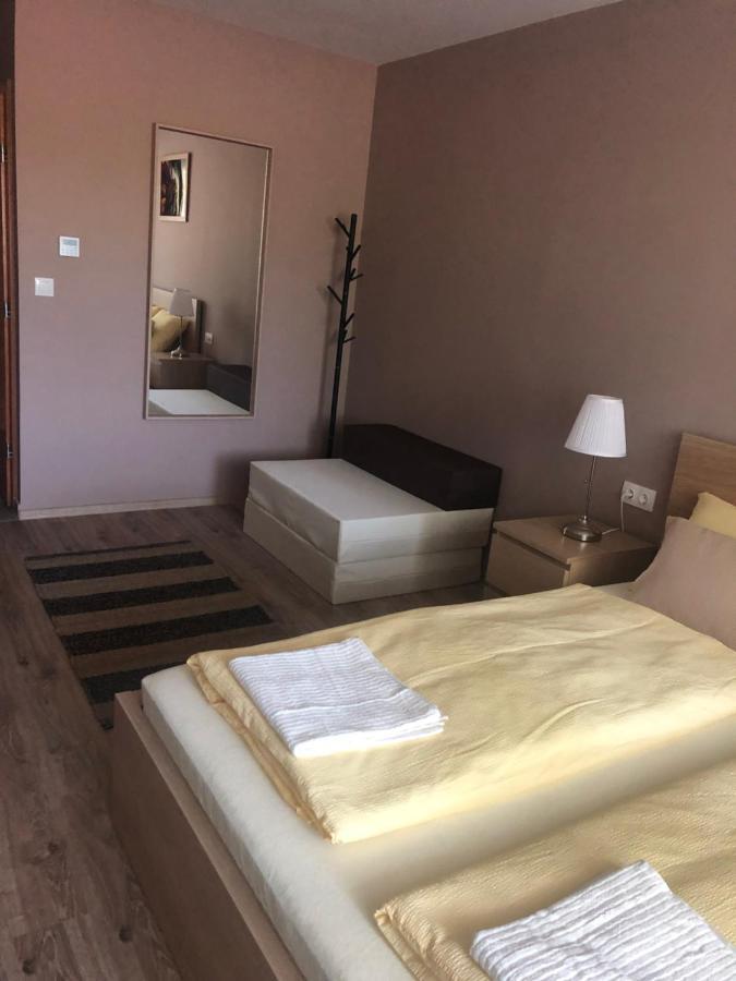 Castellum Apartmanház Gyula Exterior foto