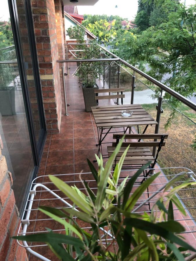Castellum Apartmanház Gyula Exterior foto