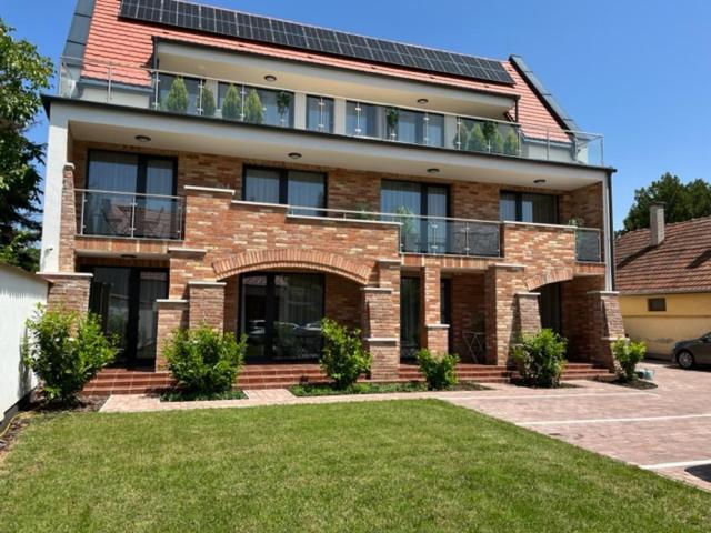 Castellum Apartmanház Gyula Exterior foto