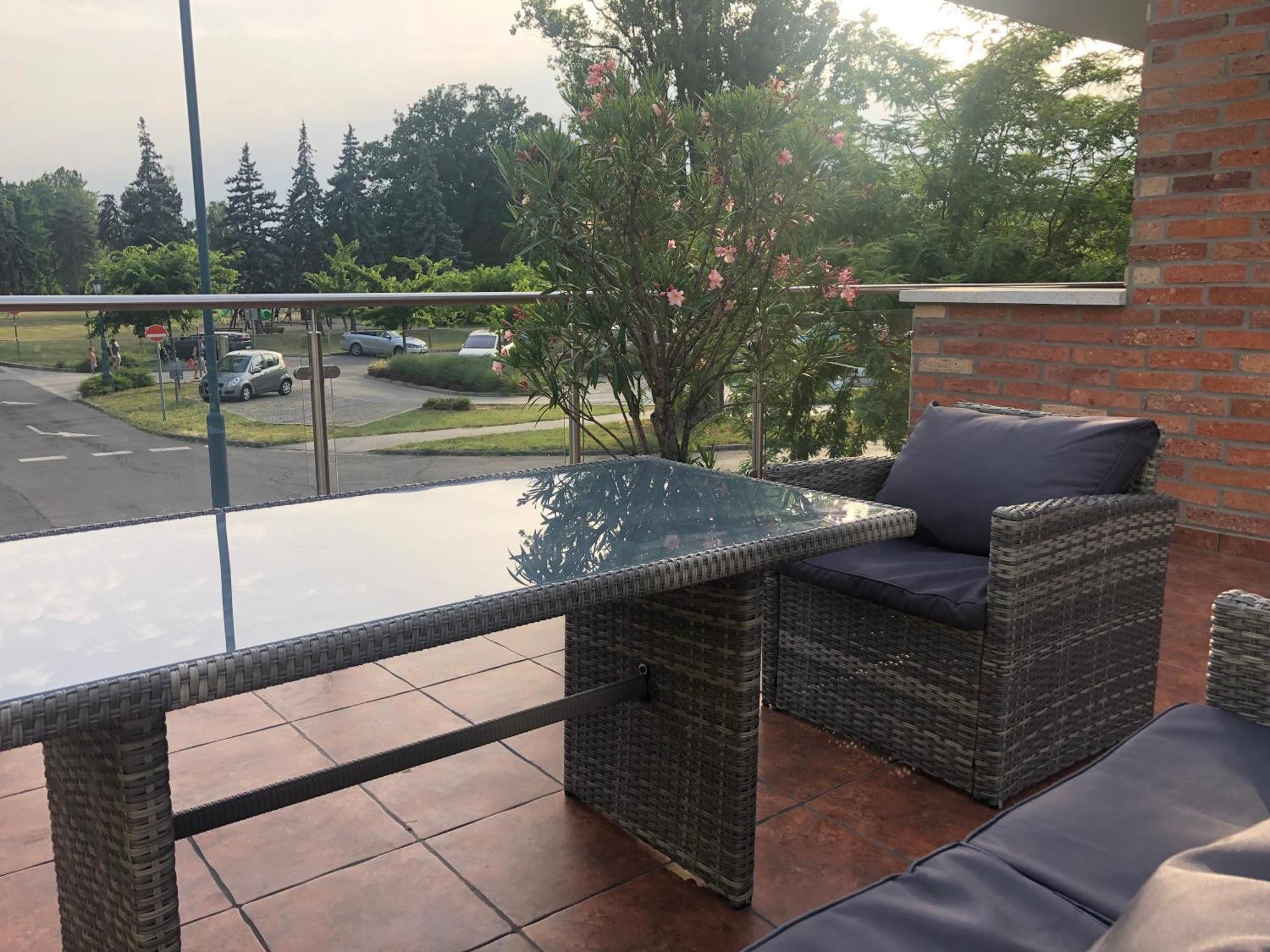 Castellum Apartmanház Gyula Exterior foto